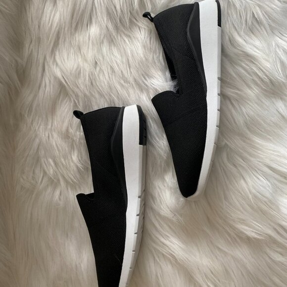 Me Too Slip On Women's Loafer Sneaker Size 6.5 - Picture 3 of 5